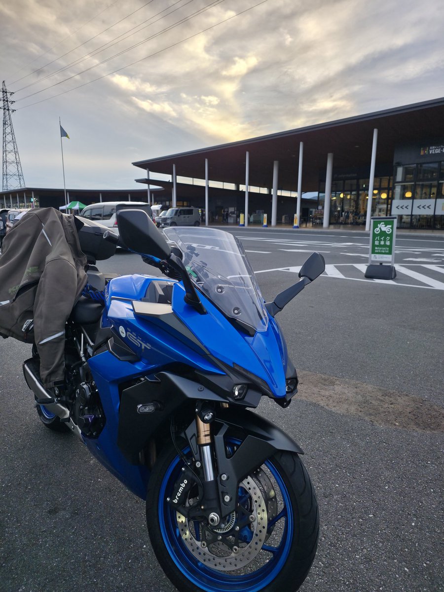 Fuki_wind's tweet photo. 日帰りに変更して秋の味覚ゲット、ホクホクで帰ろうとしたらこれだよ！
補助灯追加してるとはいえ、この辺の下道は街頭少なくて道が見えにくいから夜は明るい道走りたいんだよねー https://t.co/KgkCmFgtnC