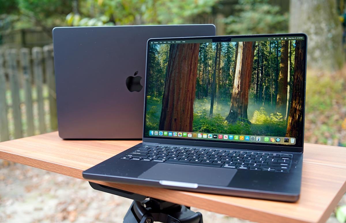 filipvabrousek's tweet image. MacBook Air and Pro has thinner uniform bezels, Apple Silicon and macOS Tahoe with Liquid Glass. Hard to match.
#MacBook