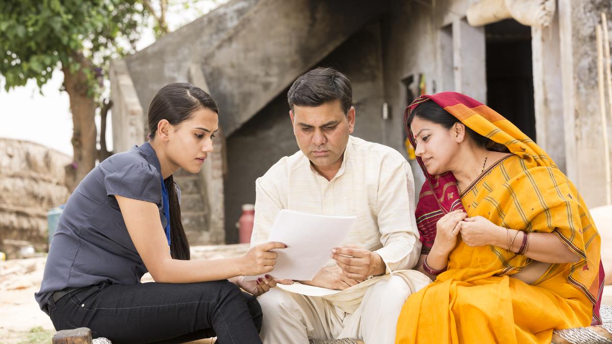 india_uplift's tweet image. India's insurance gap is 📈 significant at 3. 7%.  But student-led initiatives are bridging the trust gap.  Potential to drive inclusive insurance to 50% of rural pop, unlocking $10B+ in market opportunities 💡 #InsuranceInclusion👉thehindu.com/education/how-…