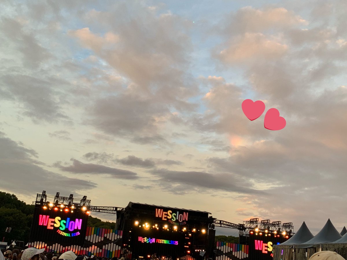 shi19970809ka's tweet image. 雨が降っていた時間もあったのに
虹が出たよ🌈
WESTꓸさすがすぎる🫶🏻

#WESTꓸ
#WESSION
#WESSIONFESTIVAL2025