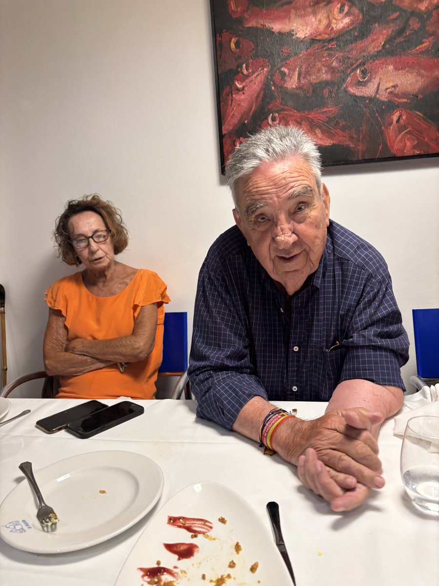 El timón del barco cumple años y la jefa celebra su santo. Gracias a la Virgen del Pilar por permitirnos celebrarlo un año más!!! Muchas felicidades