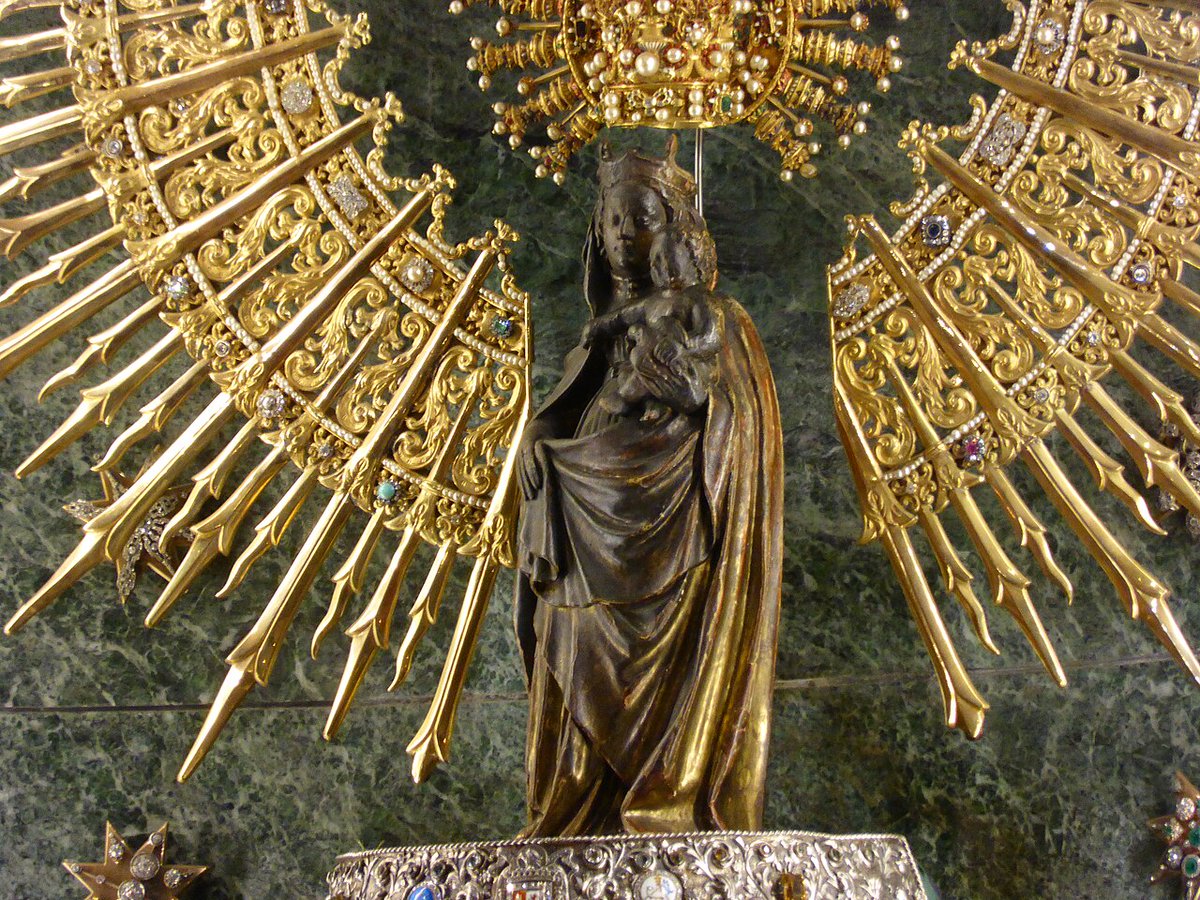 5Ll_Aurora's tweet image. 12 de octubre, festividad de Nuestra Señora del Pilar, a la que se le atribuye, entre otros patronazgos, los de la provincia de Zaragoza y la Guardia Civil. Hoy coincide también la celebración del dia de la Hispanidad.

#5llagasyaurora ⚓
#estrelladelamañana
#auroratrinitaria
