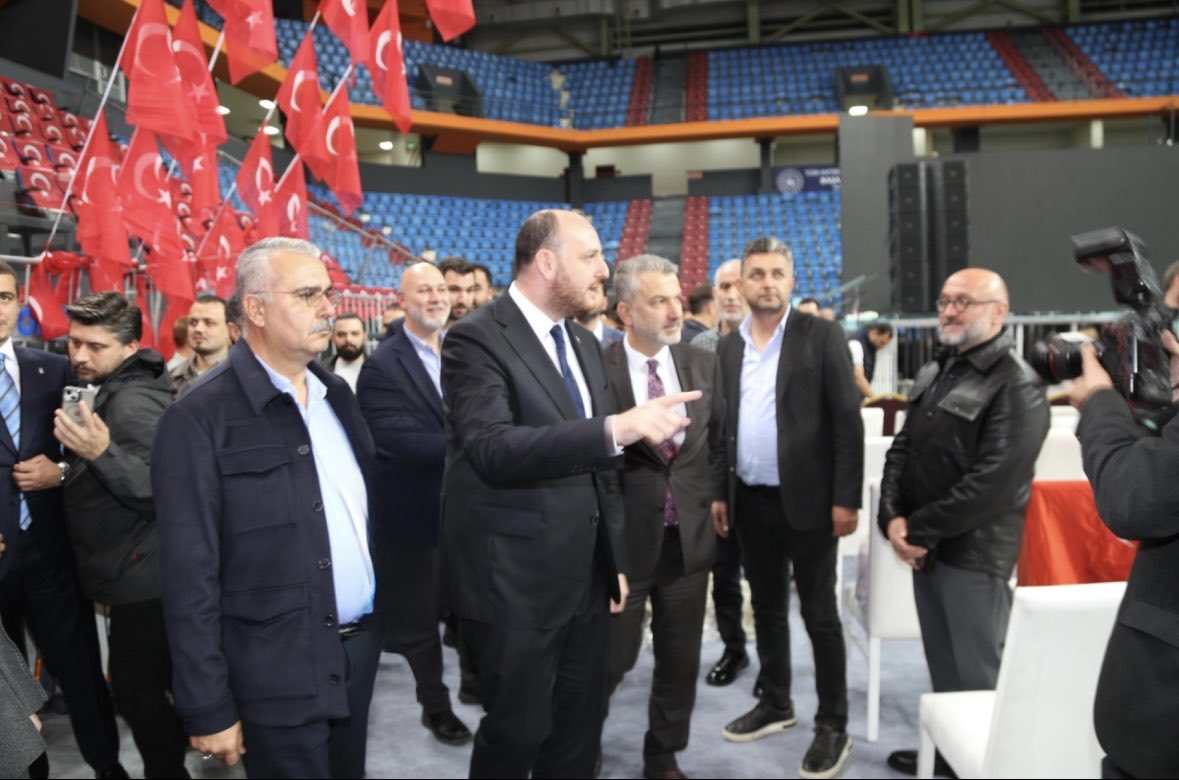 📍TRABZON | HAYRİ GÜR SPOR SALONU

Cumhurbaşkanımız Sn. <a href="/RTErdogan/">Recep Tayyip Erdoğan</a> ’ın Hayri Gür Spor Salonu’nda gerçekleştireceği toplu açılış öncesi, Ulaştırma ve Altyapı Bakanımız Sn. <a href="/a_uraloglu/">Abdulkadir URALOĞLU</a> , AK Parti Genel Merkez Teşkilat Başkanımız Sn. <a href="/abuyukgumus/">Ahmet Büyükgümüş</a> ve hazırlık komitesindeki ekibimizle