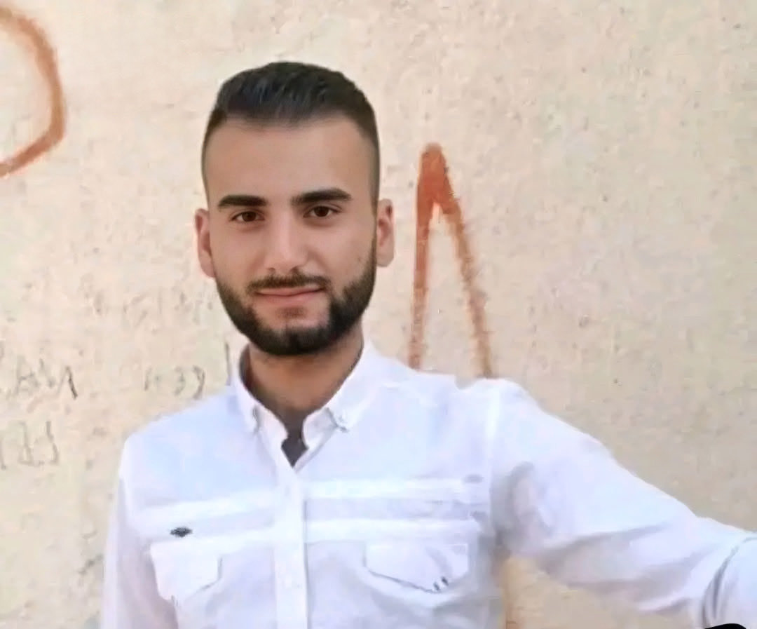 SyJusticeArc's tweet image. 🔴 Alawite Teen Killed in Western Homs Countryside

🔹 Homs Province – Danha Village:
Seventeen-year-old Hamza Adel al-Hussein was shot and killed early Saturday morning after armed men broke into his family’s home in the village of Danha, located in western rural Homs.

The…