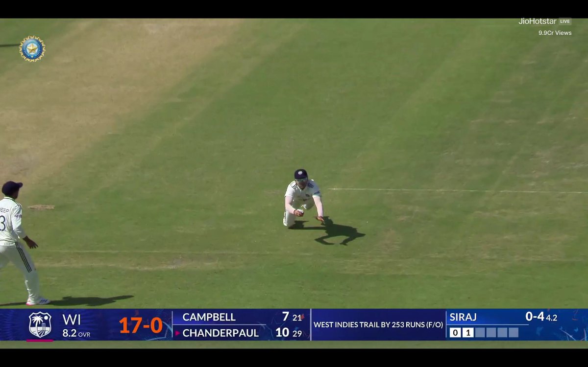 RajaMishra007's tweet image. WHAT A CATCH BY CAPTAIN SHUBMAN GILL! 🤯👌

Reflexes ☑️
Timing ☑️
Confidence ☑️

Leading with example — Captain Gill is everywhere! 
#INDvsWI #ShubmanGill𓃵