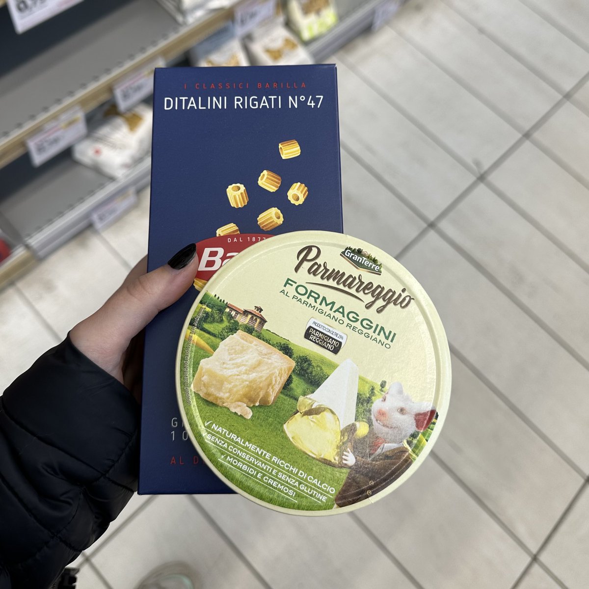 saré ⟢ tweet media