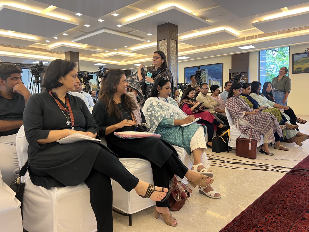 siddhantvm's tweet image. Women Journalists seated in the Front Row At The Afghan Embassy Presser