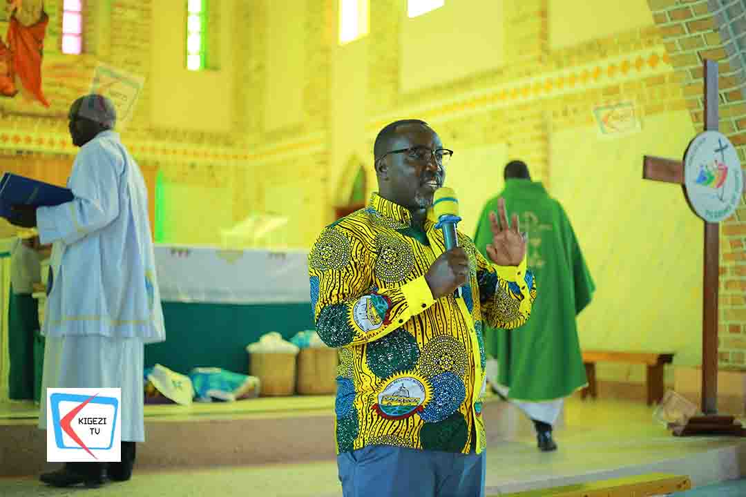 #HappeningNow
Rubanda County West MP Hopeful and NRM Flag Bearer, Hon. Bruce Balaba Kabaasa, has donated 100 bags of cement worth 3.5m towards the construction of parish offices at Immaculate Heart of Mary Rubanda Kiizi Parish.