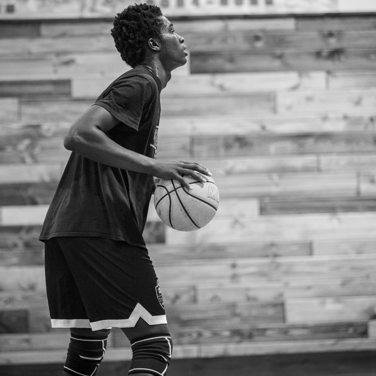ZeidNdiaye's tweet photo. Workin on my bag in the off season with Robert Blackwell. #offseason #robertblackwell #formerlaker https://t.co/6fFG7ur7oF