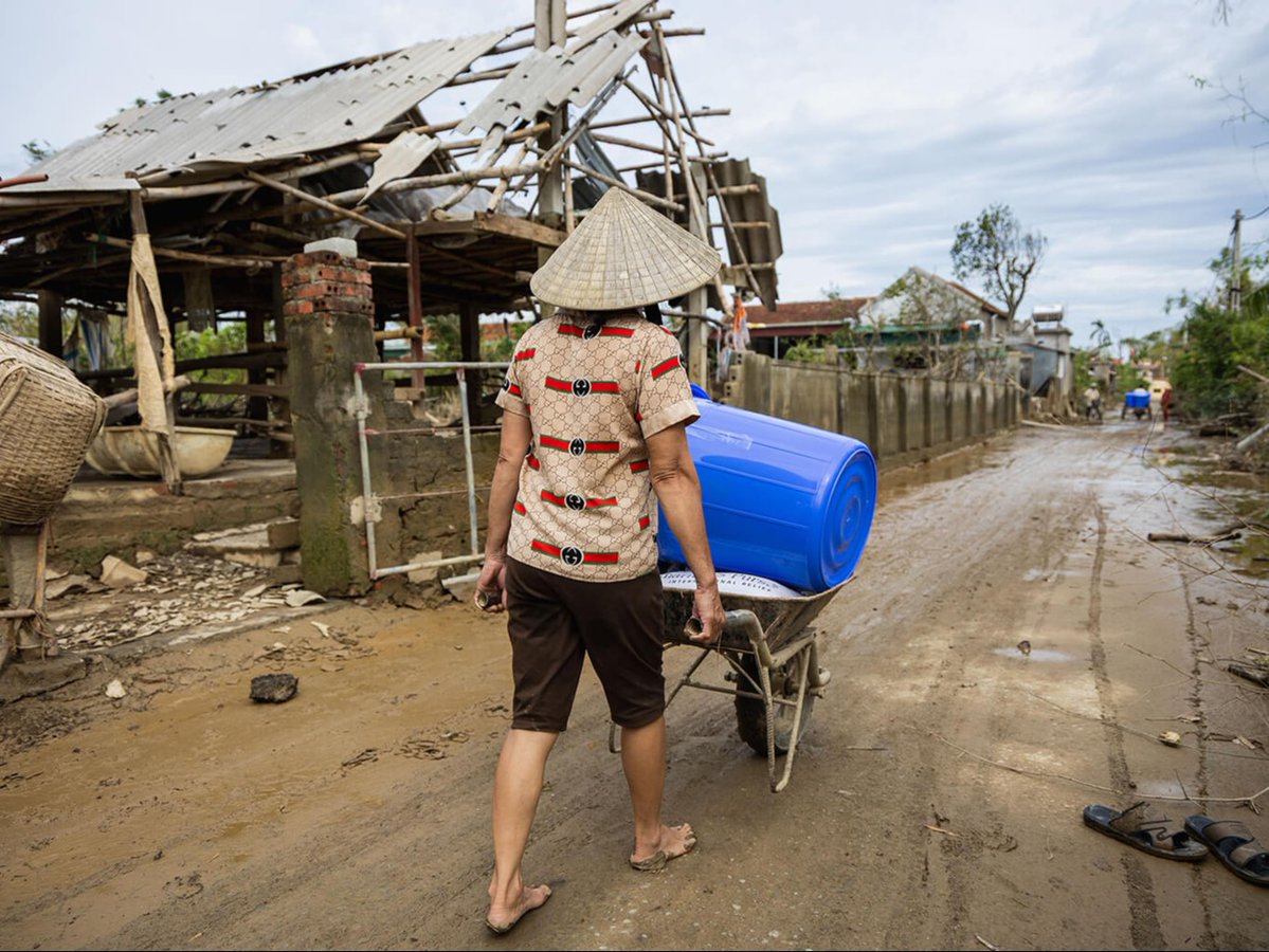 SamaritansPurse's tweet image. Samaritan&apos;s Purse is responding in Vietnam to Typhoon Matmo- marking our 5th Vietnamese typhoon response this year.

Over the course of the five storms, Samaritan’s Purse will have helped nearly 10,000 hurting families recover in Jesus’ Name by supplying blankets, mosquito nets,…