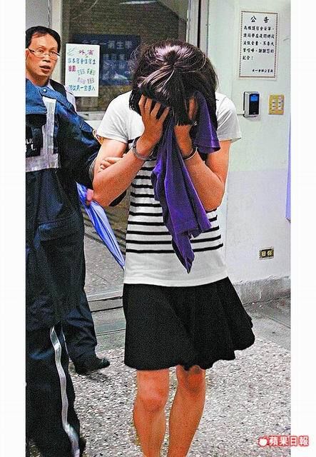NoSelfID_tw's tweet photo. #看見多元性別 Day12
2010年，台科大一名林姓男跨女學生戴假髮，穿女用內衣、娃娃鞋、迷你裙，假裝成女學生混入師大女生宿舍內，偷走一套女用內衣褲，還涉嫌在浴室偷窺2名女學生洗澡。被逮後，他供稱因喜歡穿女裝、喜歡女生，才會潛進宿舍想交朋友。

#跨性別 #跨越標籤理解差異 #跨越成見照亮多元 https://t.co/8yyPLUso9c