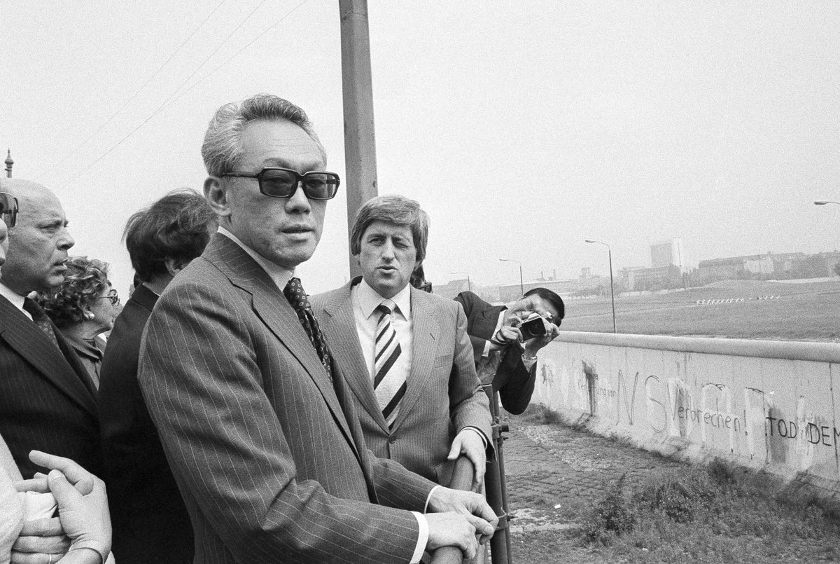 "En Singapur, una sociedad apenas por encima del umbral de la pobreza, el asistencialismo nos habría quebrado y empobrecido. Mis acciones y políticas en los 30 años posteriores a 1959, desde que asumí la responsabilidad por primera vez, estuvieron dictadas por la necesidad