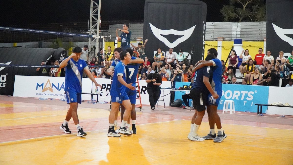 csevoleibol's tweet photo. Fuimos a la par y un leve error no forzado permitió al rival llevarse el título. Reiteramos nuestras felicitaciones a todos por el compromiso demostrado resaltando su lucha y entrega.
Doble felicitación a Leonardo y Willians por haber sido premiados como mejores punta y opuesto https://t.co/by8QxYmwJt