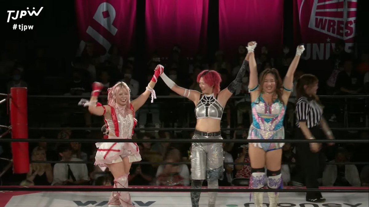 meraWRESTLING's tweet image. Yuki Aino, Yuna Manase and Toga defeated Miu Watanabe, Yuki Kamifuku and Wakana Uehara when Toga pinned Wakana Uehara after a Rock Bottom.

#tjpw #渡辺未詩 #上福ゆき #上原わかな #愛野ユキ #まなせゆうな #凍雅