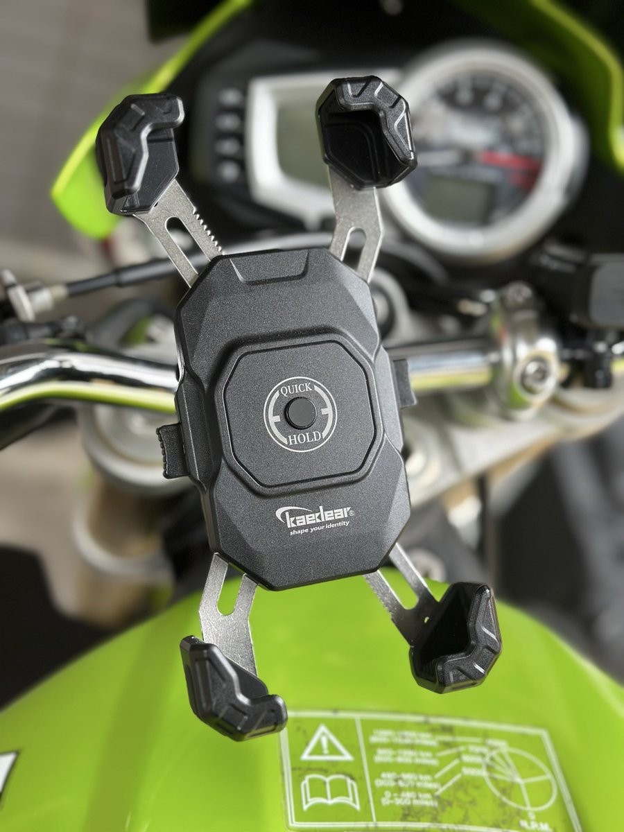 旧車ライフ

ツーリング用に少し🤏ずつ
装備増やしていってます。
自転車置き場で作業すると住人の皆様から声をかけられる💦
『コレあなたのだったの？』
『バイクの修理もできるの⁉︎』
良いのか悪いのか💦