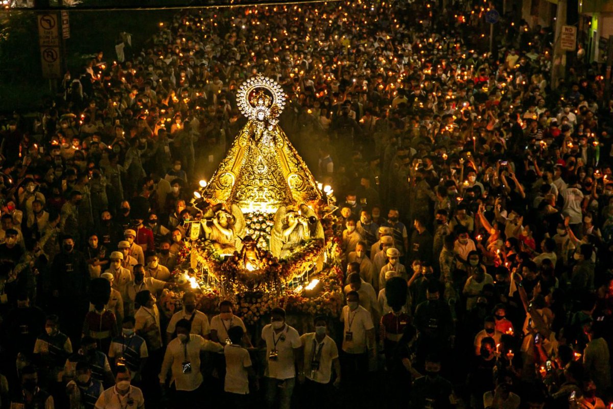 IvanAtHome's tweet photo. Today, we Filipinos honor the great Queen of these fair islands, whose Her constant intercessions through loving Her Son, watches over our people in good times and bad.

Today we sing the praises of La Nuestra Señora del Santísimo Rosario – La Naval de Manila, the faithful Woman who still guides a Catholic Philippines.

Pray for us, Queen of the Most Holy Rosary. Pray for us! 🌹☀️⭐️🌙🙏📿

¡Viva la Virgen! ¡Viva la Virgen! ¡Viva la Virgen!

🎶🎵"Oktubre sa Maynila,
kahit bumagyo,
di mapigil ang pagpipiyesta

Itatanghal sa tindahan.
hamon at keso at turones.
Nag-uumapaw sa palengke,
mansanas, ubas, dalandan at suha.

"At sa mga banketa,
lanzones, kastanyas.
Dumarating ang karnabal, 
nagbubukas ang operahan.

Pwes, yun na ang huling Oktubre,
na nag diwang ng siyudad.
Yun ang huling pagkakataon,
nanuod sila ng La Laval, sa dating Maynila!

At nagpugay sa Birhen,
mula sa mga balkonahe ng Marasigan,
nagpugay sa Birhen,
mula sa mga balkonahe ng Marasigan!" 

🎶🎵🎶