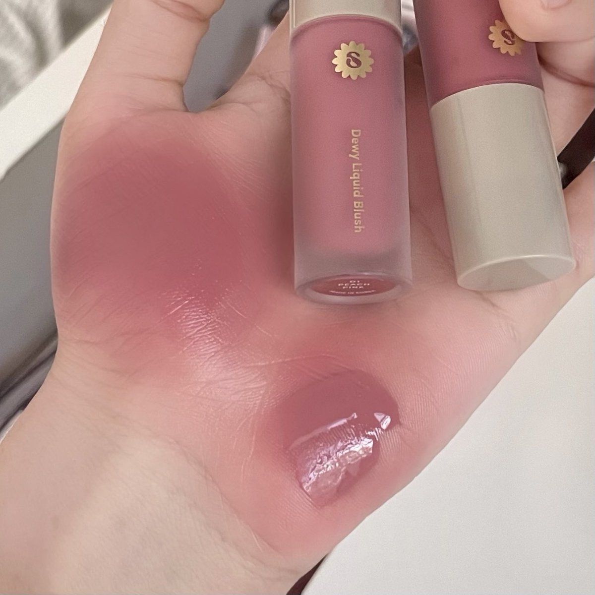 บลัชซปมเติมของแล้วว ที่พสPony makeup ใช้แต่งลุคนี้ แล้วบลัชรุ่นนี้ของsupermom เอาดีๆsupeบลัชrareได้เลย สวยจริงอยากให้แมส โคตรรจะติดทน พสโพนี่ใช้สี peach pink