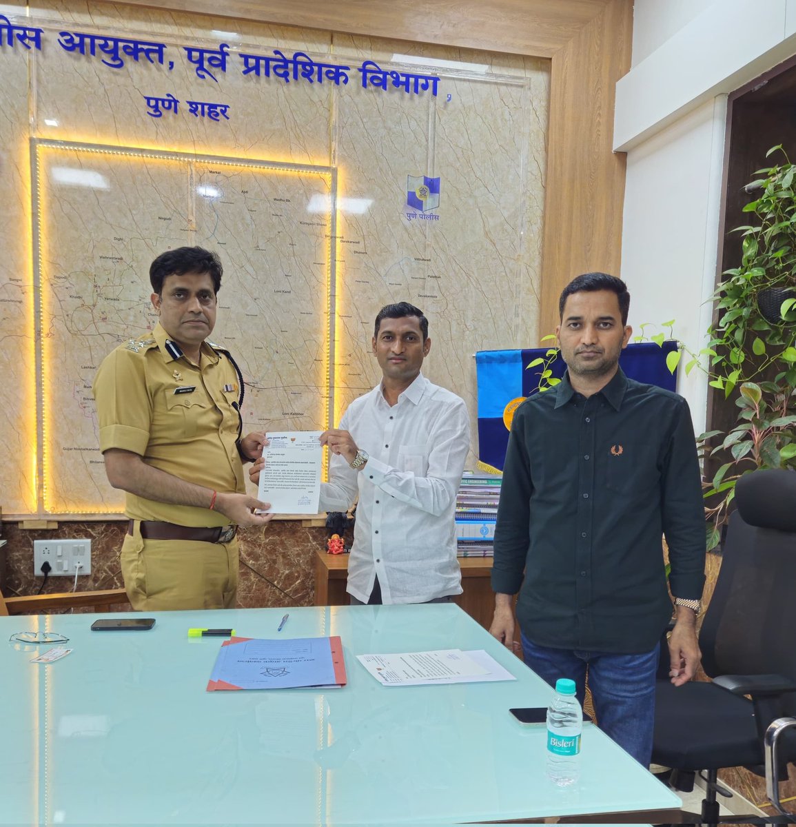 jagdishmulikbjp's tweet image. वडगावशेरीतील वाहतूक सुधारण्यासाठी पोलीस आयुक्त यांच्याशी चर्चा.

पोलीस आयुक्त मनोज पाटील (पूर्व प्रादेशिक विभाग ) यांची भेट घेऊन वडगावशेरी–चंदन नगर परिसरातील वाहतूक व्यवस्था अधिक सुरळीत करण्यासाठी तसेच नागरिकांच्या सुरक्षेसंदर्भातील विविध विषयांवर सकारात्मक चर्चा केली.

तसेच माजी…