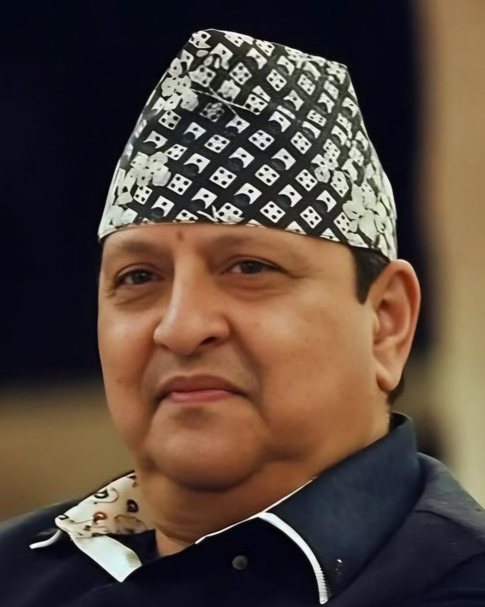 RabindraMishra's tweet image. मेरो दृष्टि दोषी हो कि
देशलाई दशा लागेको हो
मैले छुट्याउन सकेको छैन!
-- राष्ट्रिय संकट आइपर्दा राष्ट्रपतिलाई राष्ट्रिय टेलिभिजनमा आएर संवोधन गर्ने नैतिक साहस भएन। उनलाई सेनाले लुकाउनु पर्यो।
-- नेपालको आन्तरिक परिवेश र भूराजनीतिक कारणले भदौ २३ र २४ गतेको भन्दा पनि ठूलो संकट…