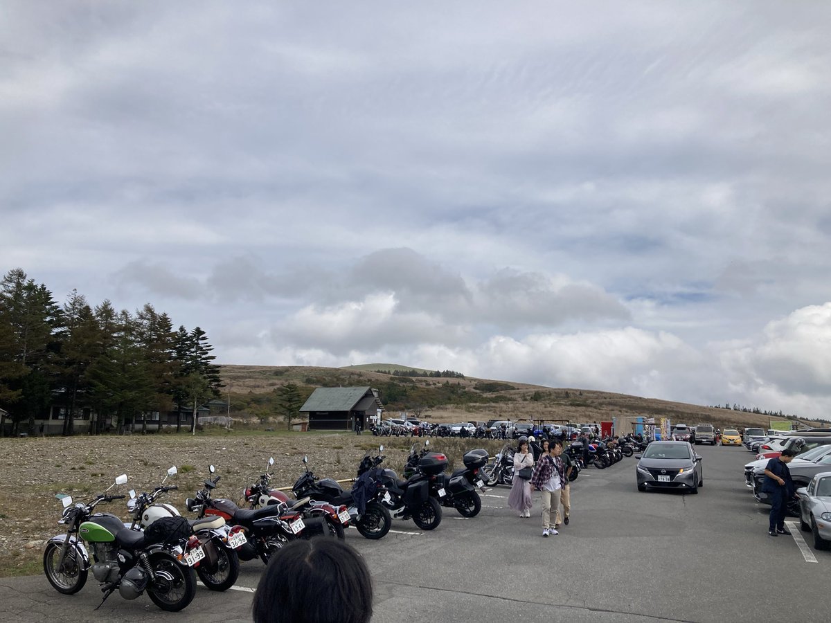 NTR19800429's tweet image. 昨日の天気が嘘の様だわ

ライダーさんも多く賑わってるー

霧ヶ峰で義務！

#霧ヶ峰　#バイク
#Ｖストローム250