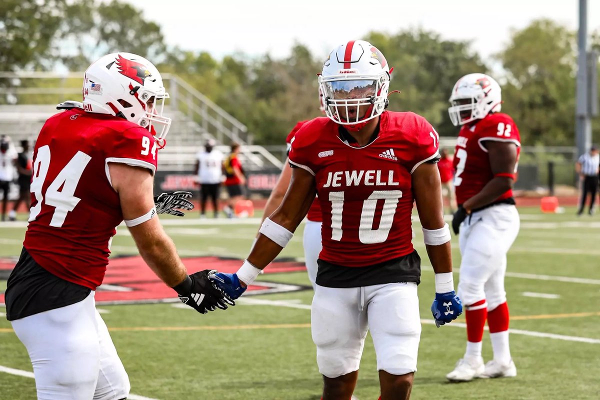 Thank you <a href="/JewellFootball/">William Jewell Football</a> for having me out for a gameday visit! Great atmosphere and a thriller of a game. <a href="/KeatonEdwards30/">Coach Edwards</a> <a href="/CoachFaub/">CoachFaub</a> <a href="/revhenderson/">Coach Prentice Henderson</a> <a href="/CoachReeves0921/">Coach Reeves</a> <a href="/FZS_Football/">Fort Zumwalt South Bulldog Football</a>