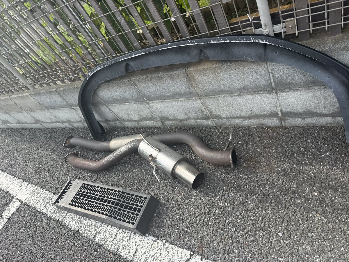 1年で何回もマフラー交換やる異常な人になってる
車検終わったらまた戻すんか...