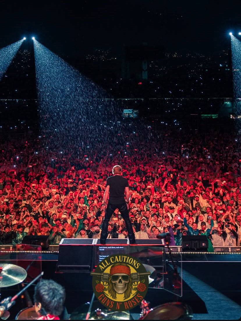 In action at Medellín! ❤️‍🔥🇨🇴⚡️

📸: <a href="/gunsnroses/">Guns N' Roses</a> 

#gunsnroses #gnr #gnfnr