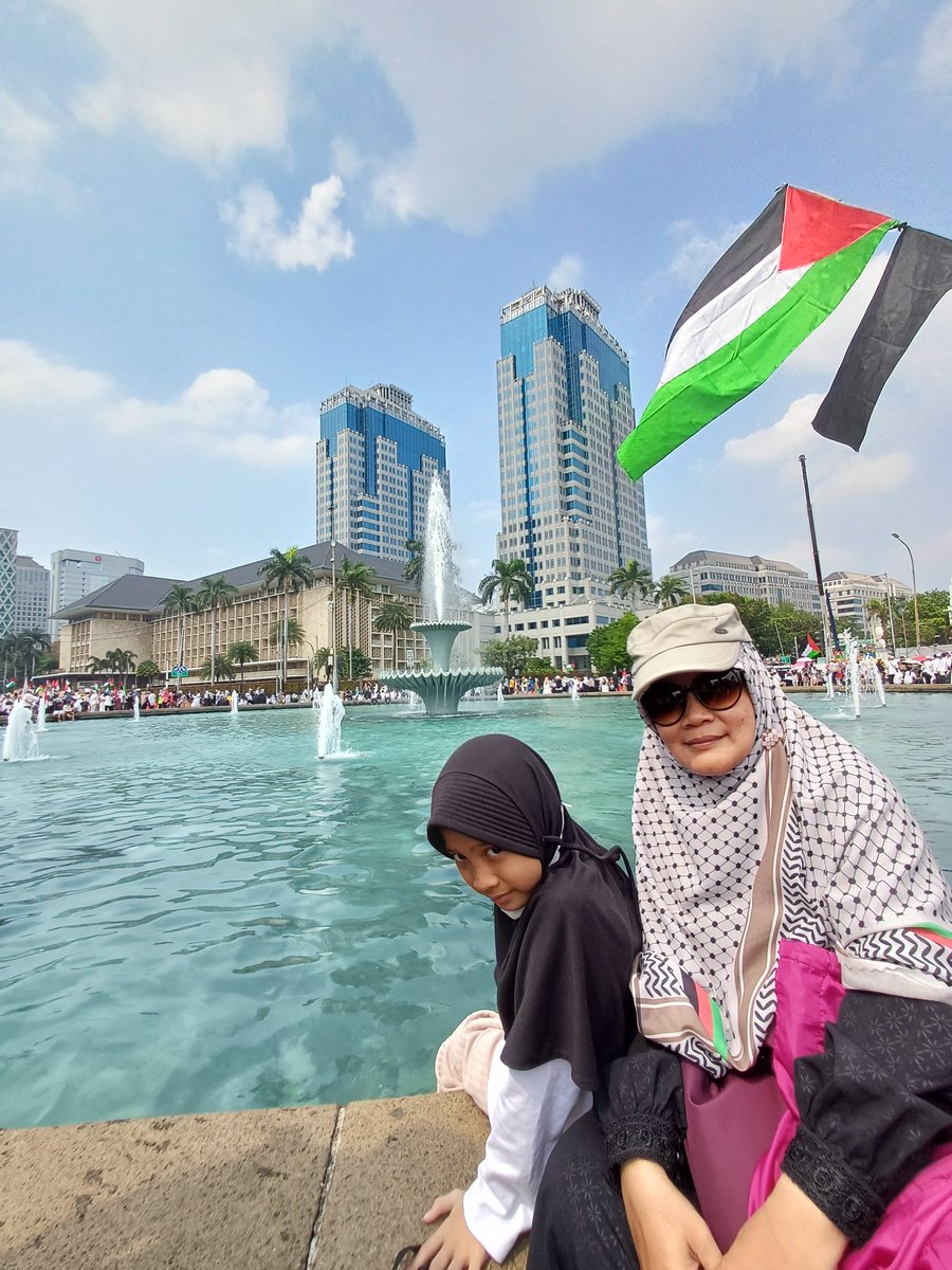 andreakhbar's tweet photo. #freepalestina #aksidamaibelapalestina #indonesialawangenosida #biruhbiddamnafdikayaaqso #patungkuda https://t.co/EaL9VEpByM