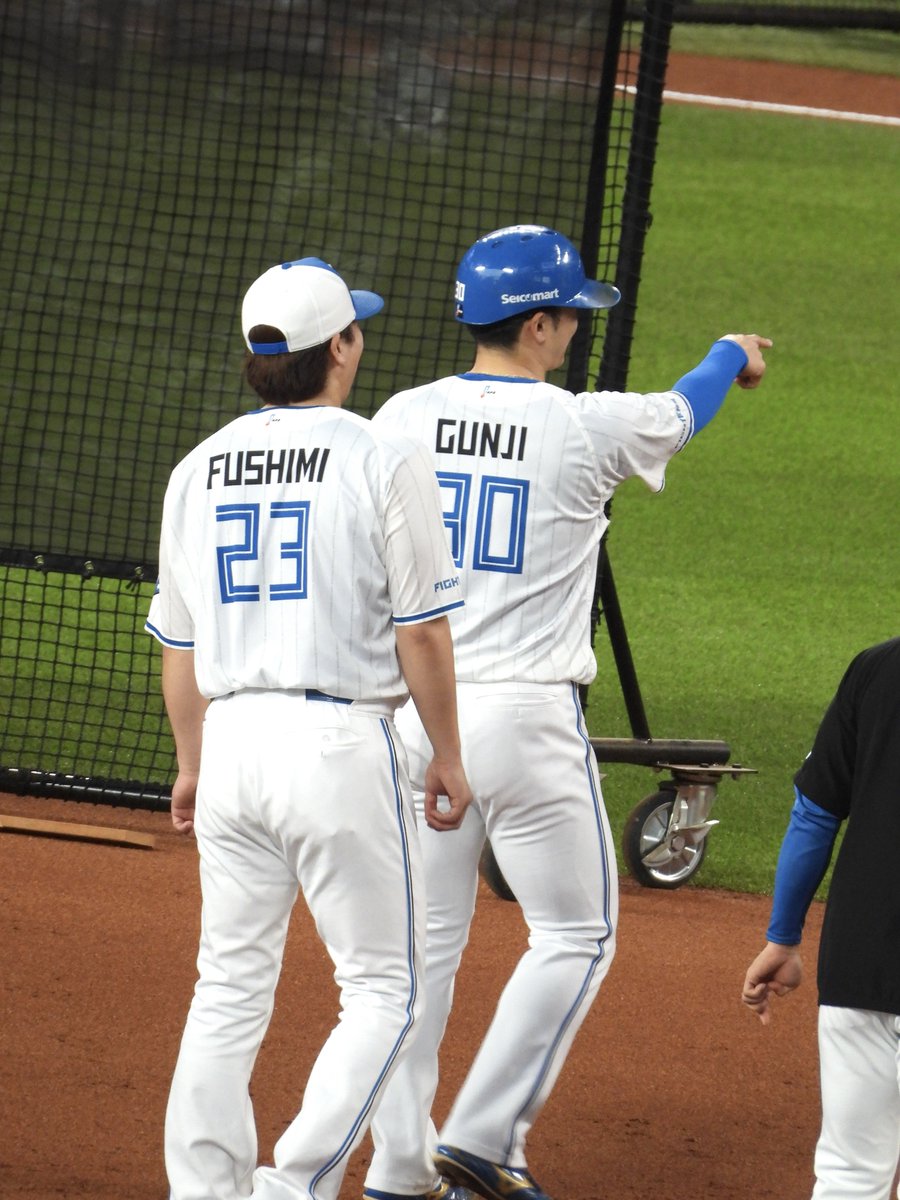 gudaksantha's tweet image. 走塁練習中に話してた二人
#郡司裕也
#伏見寅威
#lovefighters