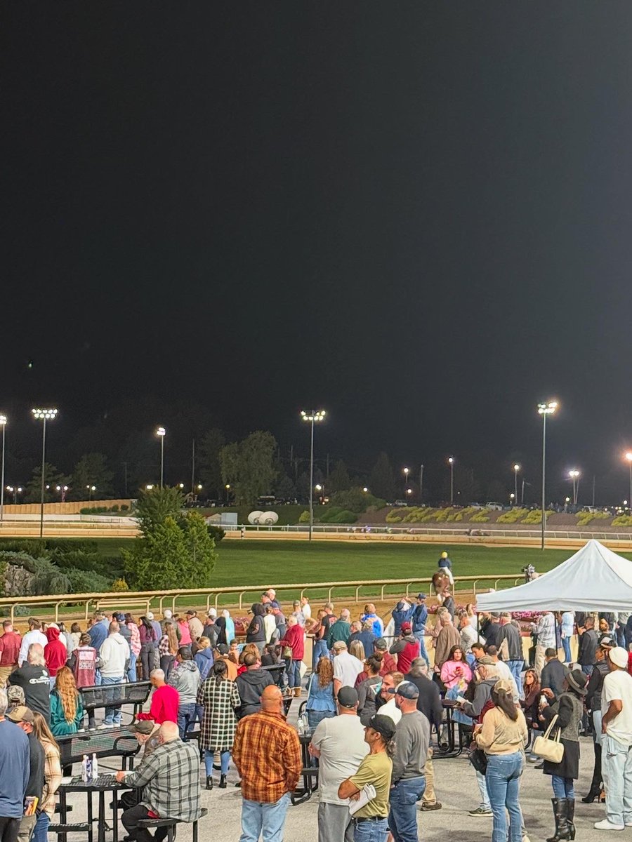 WVBClassics's tweet photo. What a night here at the West Virginia Breeders Classics!🏇

The crowd is buzzing, the energy is high, and the community is showing up BIG.💥

#WVBC #LiveFromTheClassic #WestVirginiaNights https://t.co/JEurXLA9Uc