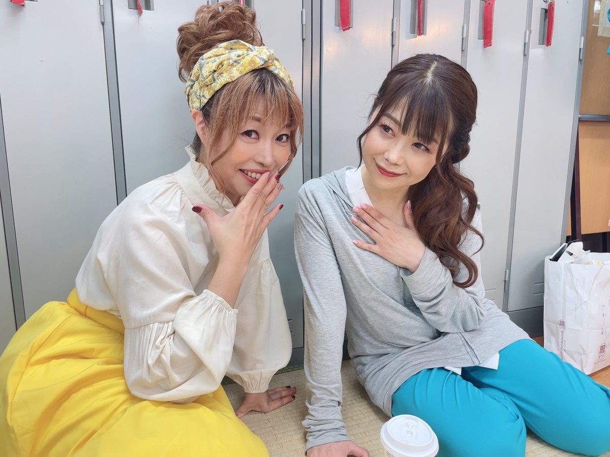 saya_minami0127's tweet photo. 朗読ミュージカル
「CANVAS〜draw a philharmonic〜」
2日目です☺️
アルデ役の@mizunomanabi さん
メル役の@iryo___akari___ さん
そしてエリーゼ役の@nontan0619 さん☺️

楽屋がいつもワイワイしております🥰
メルかわいいなぁ🥰
アルデとエリーゼは何か企んでるようです🤭
本日もお待ちしてます☺️🍡 https://t.co/vQFvu30f6q