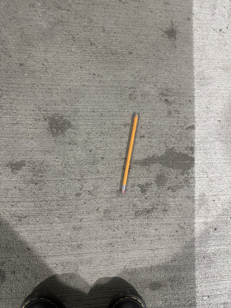 Devin_Walker2's tweet image. when the last time yall used a pencil? 😂