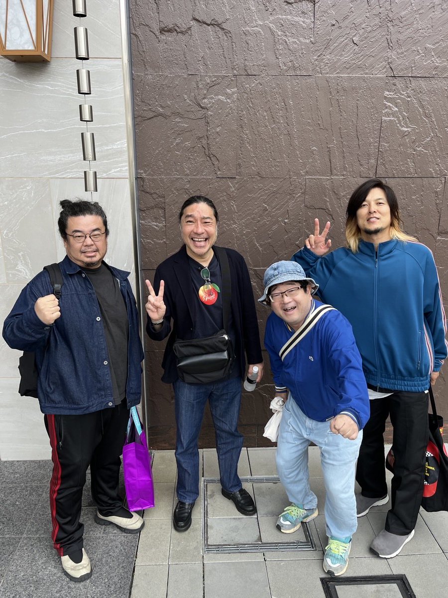 yamaguchi_SBM's tweet photo. そして昨日の嬉しい事件😃
偉大なソウルマンで偉大なシンガー！
トータス松本さんと偶然お会いできて記念撮影😍😍
ウルフルズのツアー大成功をお祈りしております！
#ウルフルズ
#トータス松本さん https://t.co/QOrCANFJrt