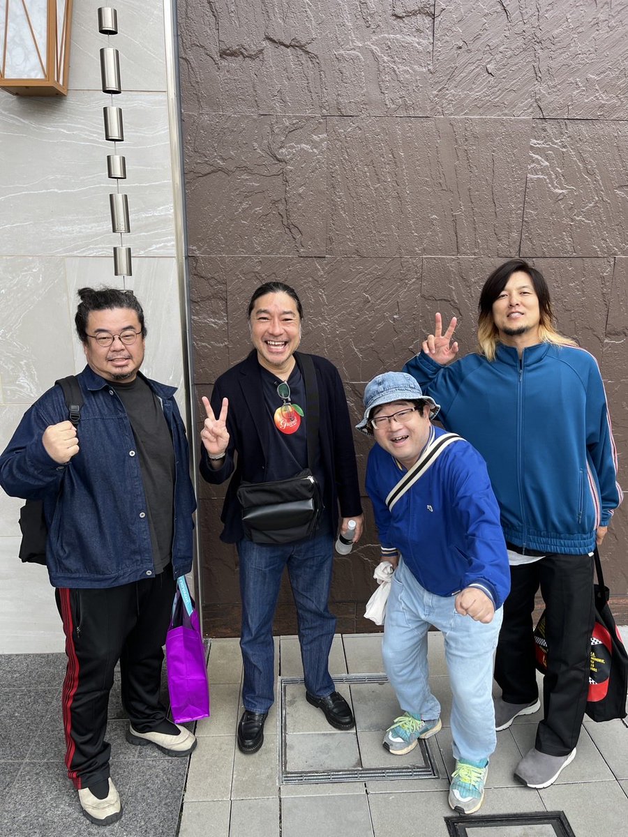 yamaguchi_SBM's tweet photo. そして昨日の嬉しい事件😃
偉大なソウルマンで偉大なシンガー！
トータス松本さんと偶然お会いできて記念撮影😍😍
ウルフルズのツアー大成功をお祈りしております！
#ウルフルズ
#トータス松本さん https://t.co/QOrCANFJrt