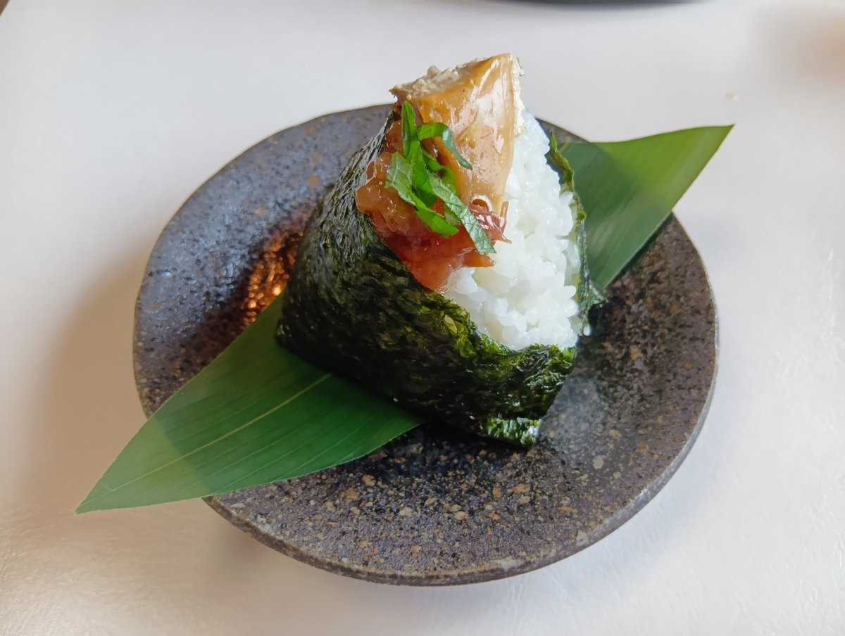 R128hiro's tweet image. #お結び屋華利休＠睦沢町 
#特製醤油らーめん TPラー油 梅しそしおさば
超ライトな二郎系ってカンジで良き！
ちょっと乗った「かす」もいいアクセント
お結びふっくらで美味しかったわ
ごちそうさま！
（次回こそ、かすうどん食べましょ！）
#うまーみん