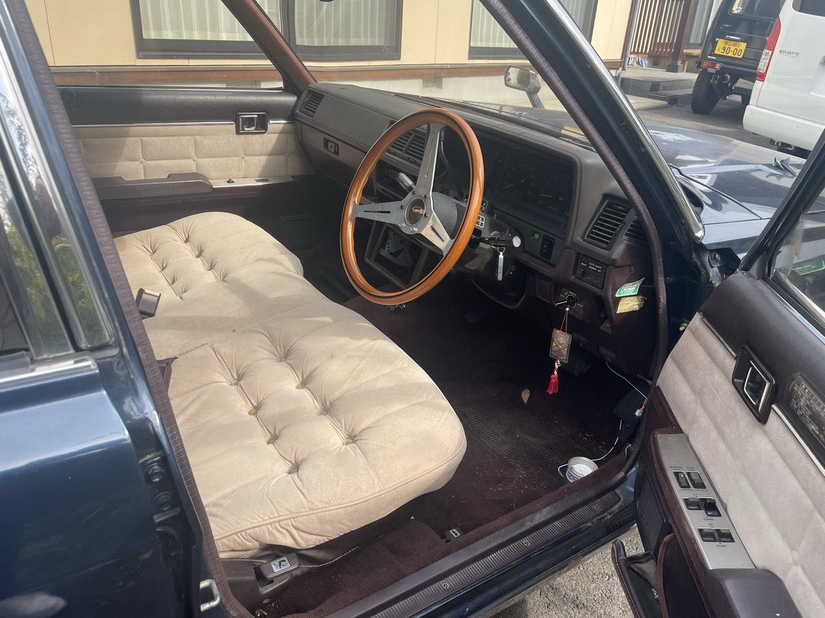 ってことで今回の福島旅行のお目当ては
嫁の車を買いに来ました。

ベンコラ6人乗りの61とか
レアすぎてかなりおもろい。

それに内装綺麗すぎる。

エンジンシャッキシャキ

来週か再来週あたりには福岡持って来ましょかね