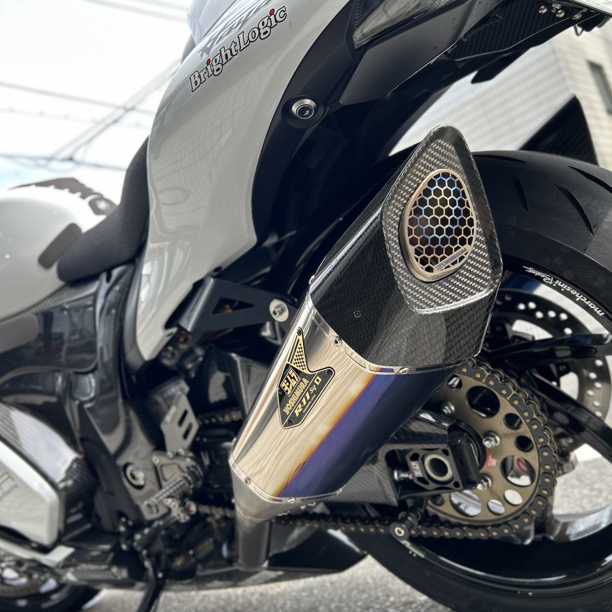 DSetagaya's tweet image. 【ダイネーゼ東京世田谷】
Brilliant #DaineseCrew &amp;amp; #AGVRider !!!

細部までカスタムを施し、拘りの詰まった"SUZUKI GSX1300R Hayabusa"に
クラシカルレザージャケットとPISTA GP RRの組み合わせがExcellent!!

ご来店ありがとうございました🙌

#ダイネーゼは2年保証