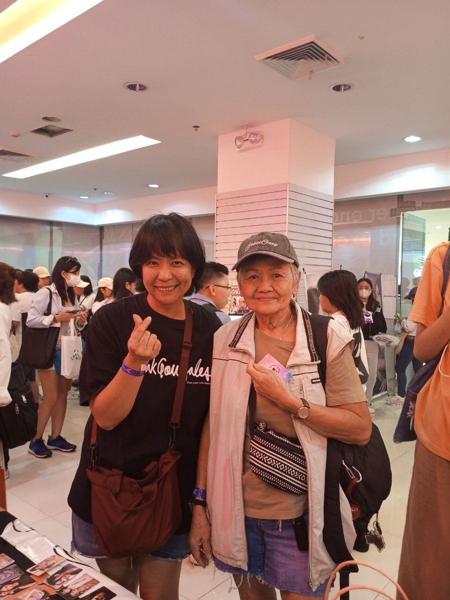 GraceOaeyPH's tweet photo. Narak! fan of GraceOaey🥺🫶🏻
@gracebudsarin23 @oaeyyeuei 
Happening right now!

Thai GL Fest PH 2
⏰ 10AM - 9PM

@GraceOaeyTrends 
#ThaiGLFestPH2
#LightUpLikeNeonLights
#เกรซโอ๋เอ๋ #GraceOaey 
#Gracebudsarin #Oaeyponchanok https://t.co/Q45H6HilFR