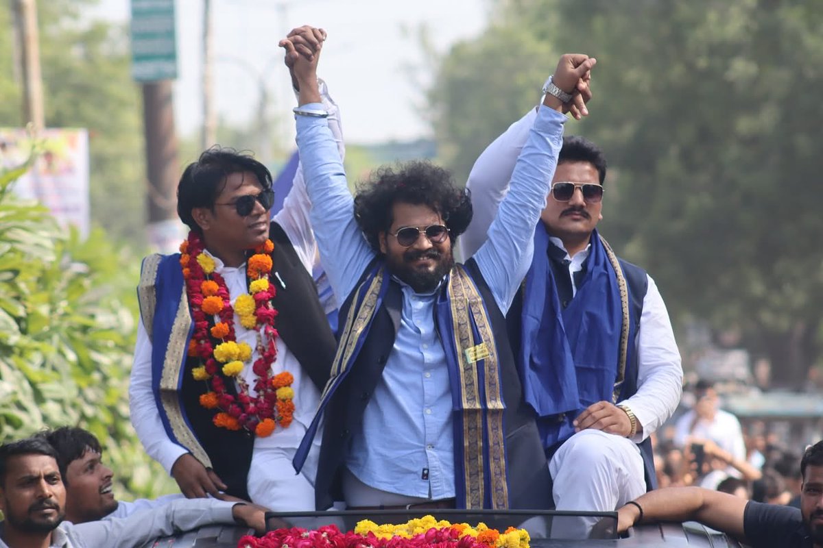 SMSsangh's tweet photo. समता मूलक संघ(SMS) और “The Defenders” की स्थापना के बाद पहली बार मध्यप्रदेश की धरती पर कदम…
जहाँ समाज ने प्रेम, सम्मान और एकता से भव्य स्वागत किया।
संघ का ये सफर अब रुकने वाला नहीं है। 

ये एक मिशन है, समता और स्वाभिमान की पुनर्स्थापना का!

जब समता का सिपाही अपनी धरती पर लौटा,
तो स्वागत फूलों से नहीं, जज़्बातों से हुआ!
मध्यप्रदेश ने दिखा दिया कि अब समाज जाग चुका है।

मध्यप्रदेश की धरती ने आज उस सपूत का स्वागत किया जिनको“समता मूलक संघ” का राष्ट्रीय अध्यक्ष बनाया गया।

इस ऐतिहासिक स्वागत यात्रा में समता मूलक संघ और The Defenders के संस्थापक माननीय अभिषेक कुमार जाटव जी (@abhijatav07) संघ राष्ट्रीय अध्यक्ष प्रताप सिंह अहीरवार जी और The Defenders के राष्ट्रीय अध्यक्ष रोशिन्द्र सिंह(पूर्व NSG कमांडो) जी और राजेश जाटव जी और समस्त जिम्मेदार साथी शामिल रहे। 

जय भीम, जय भारत 

धन्यवाद मध्यप्रदेश❤️