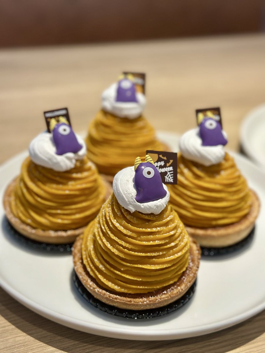 📢 本日より販売スタート

かぼちゃのモンブランと紫芋のタルトが登場🎃
秋の味覚をたっぷり感じられる限定スイーツ。
ハロウィン仕様のかわいい飾りで、見た目も楽しい一品です👻
季節限定ですので、お早めにどうぞ🍠✨

#いちごの里カフェ日光店#秋の味覚#モンブラン#紫芋