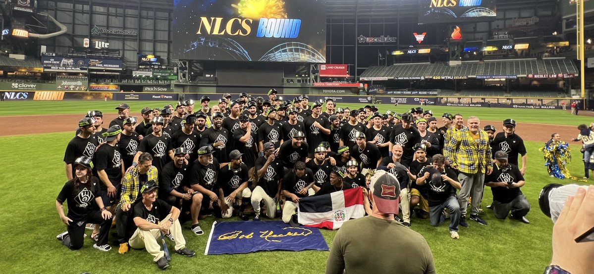 MrAngry247's tweet image. #WinItForUeck #ThisIsMyCrew 
#MagicBrew
