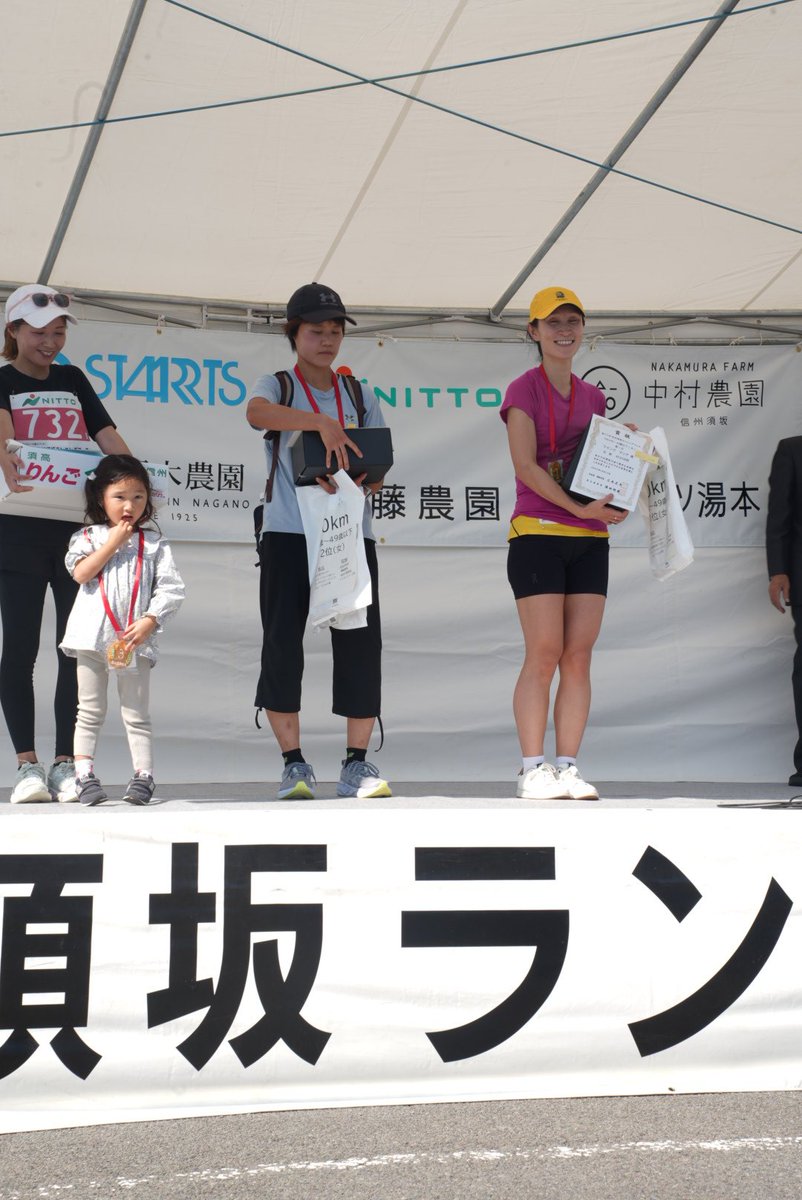 kevinamontalvo's tweet photo. So proud of @mwmaria! 🐰

🥈Female and 🥇30-49 at Today's @suzakamarathon 10K 📈⛰️

Most きれい course, but it was painful as we climbed 📈⛰️, dropped 📉 and then climbed again 📈

My time is unofficially 39:38, split 5k 20:18 going up and 5k 19:20 going down and up 🐐

Lets eat! https://t.co/FvRvx6W449