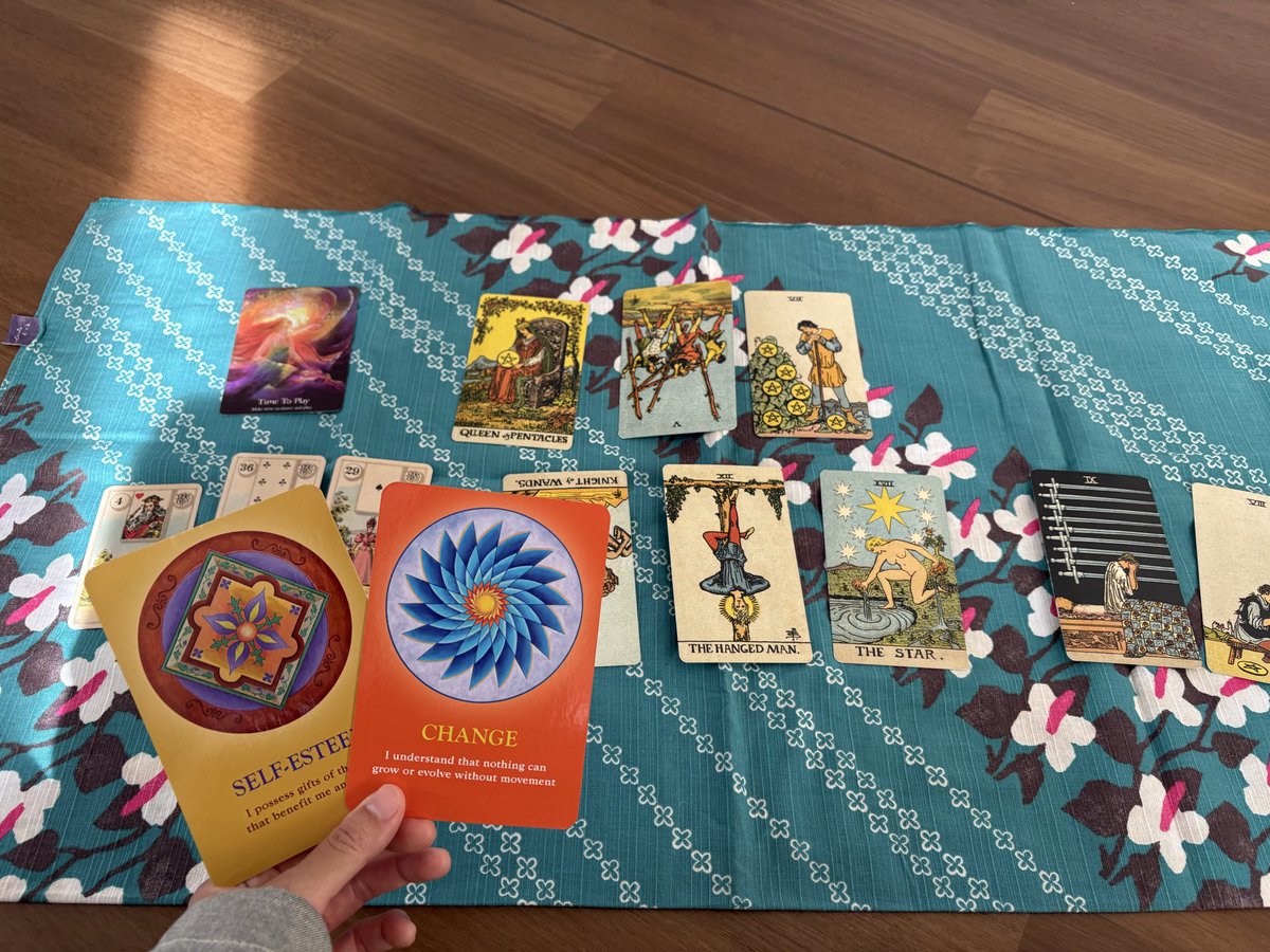 MrMg_Astrology's tweet image. 今日のタロット🌞

眠っているものを起こしてみよう
まだ陽の目を見ない種があるはず
「遊びたい」と疼いているものが
あなたの内側に眠っていませんか？

自分に向ける視点を変えてみて
あなたはつまらない人などでは全くない

✴︎SELF ESTEEM  自己評価✴︎
✴︎CHANGE  変化✴︎

#tarot
#reading
