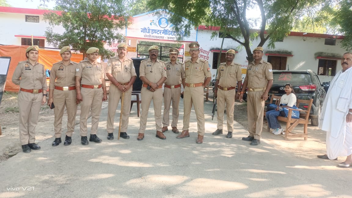 amethi_samachar's tweet image. #अमेठी #UPPSC #PCS परीक्षा के दौरान #SP @aparnarkaushik के निर्देश पर मुस्तैद हैं @amethipolice के जिम्मेदार, मुंशीगंज #SHO ने थाना क्षेत्र के दोनो परीक्षा केंद्रों पर भ्रमण कर दिखाई पुलिस की सतर्कता
#Amethi
@CMOfficeUP @Uppolice @dgpup @adgzonelucknow @igrangeayodhya…
