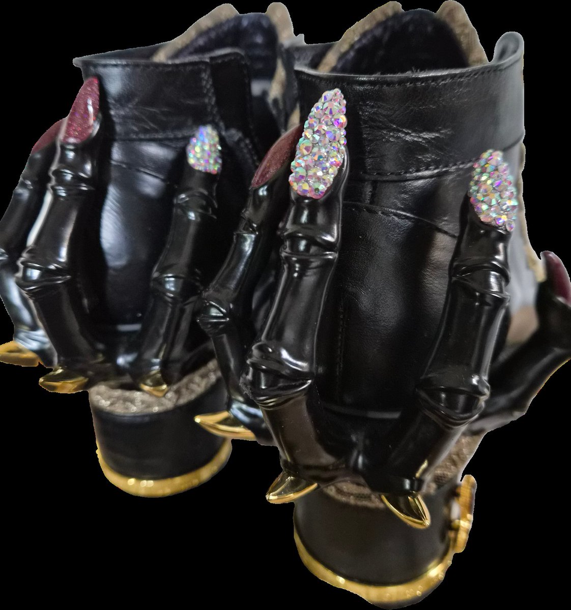 展示会おまけ
堕ちゆく天命のヒールブーツにお世話になっているネイリストさんへ依頼して施してもらったネイル
めちゃくちゃ可愛い