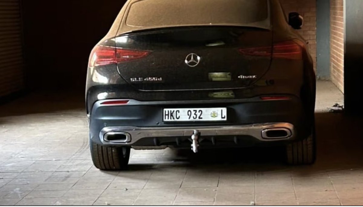TimesLIVE's tweet photo. A luxury vehicle purchased for Limpopo speaker Makoma Makhurupetje five months ago at a cost of about R3m remains parked in the basement of the provincial legislature, covered in dust.
https://t.co/wksHs02GfK https://t.co/NAFJM7Stv0