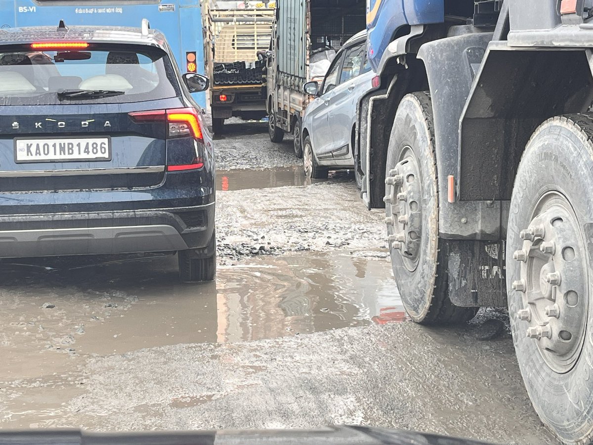 “Better than London roads,” they said. Sure if you mean off-roading without leaving the city. Hosa Road, Chandapura–Dommasandra road… every ride’s an endurance test.