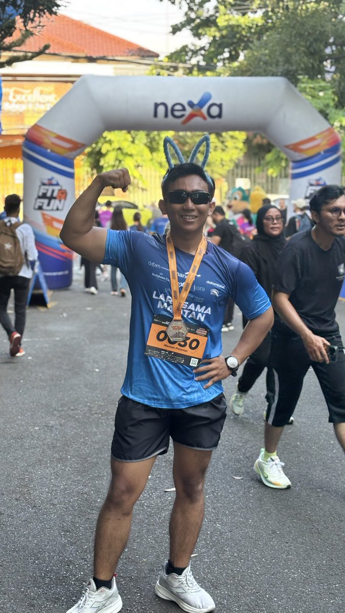 Lari sama siapa? Sama mantan dong.. ehh, cuma judul doang ya guys 😂