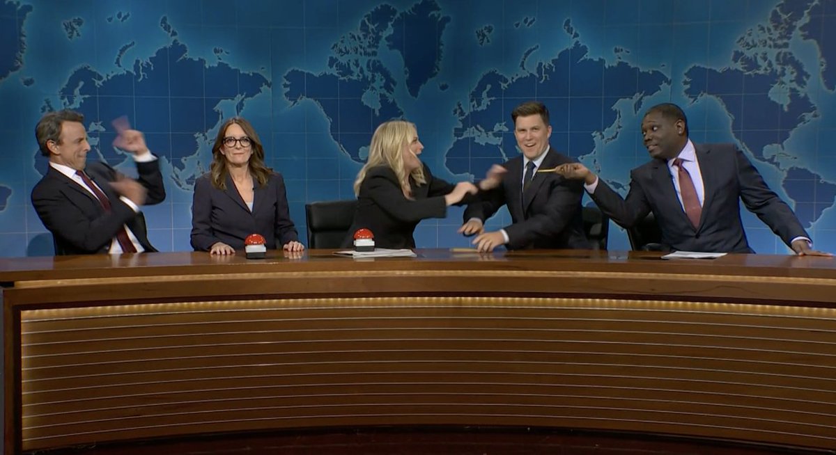 ellycelly's tweet image. the Weekend Update desk on SNL tonight is what the inside of my brain looks like at all times