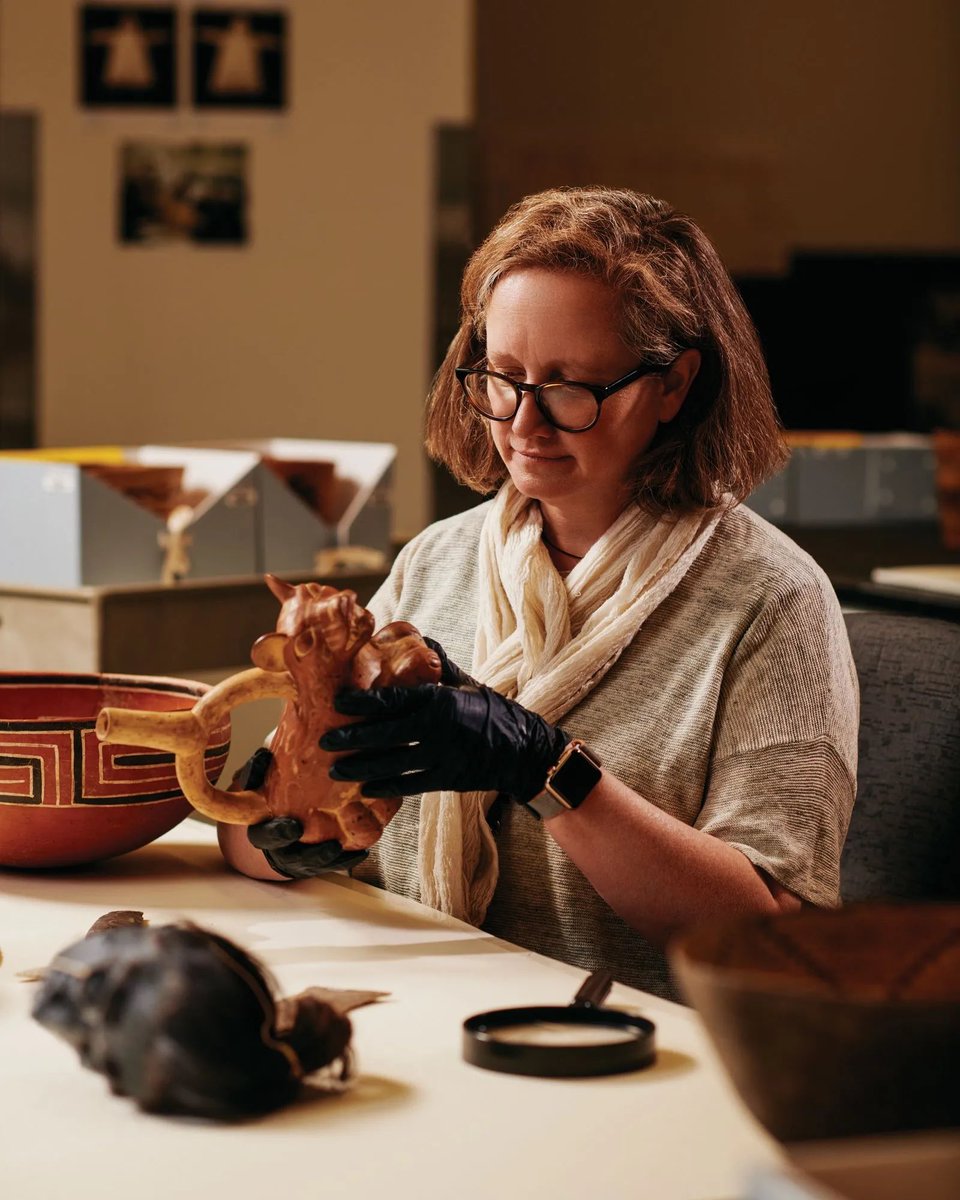 HaraRaeSol's tweet image. Vtuber vs actual job! ☀️
I’m a museum curator! I work with artifacts by repairing, cataloging, researching, and caring for them!